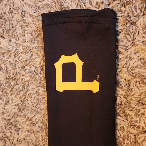 McCutchen #22 Pittsburgh Pirates Arm Sleeve - Picture 3 of 5